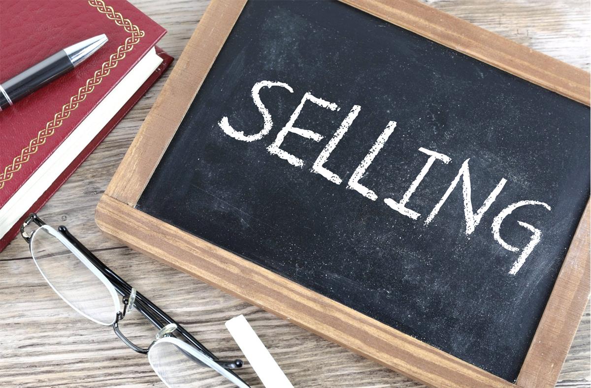 Salesperson trying to persuade customer in buying product. Personal ... Selling Fashion Products on Social Media in 2025